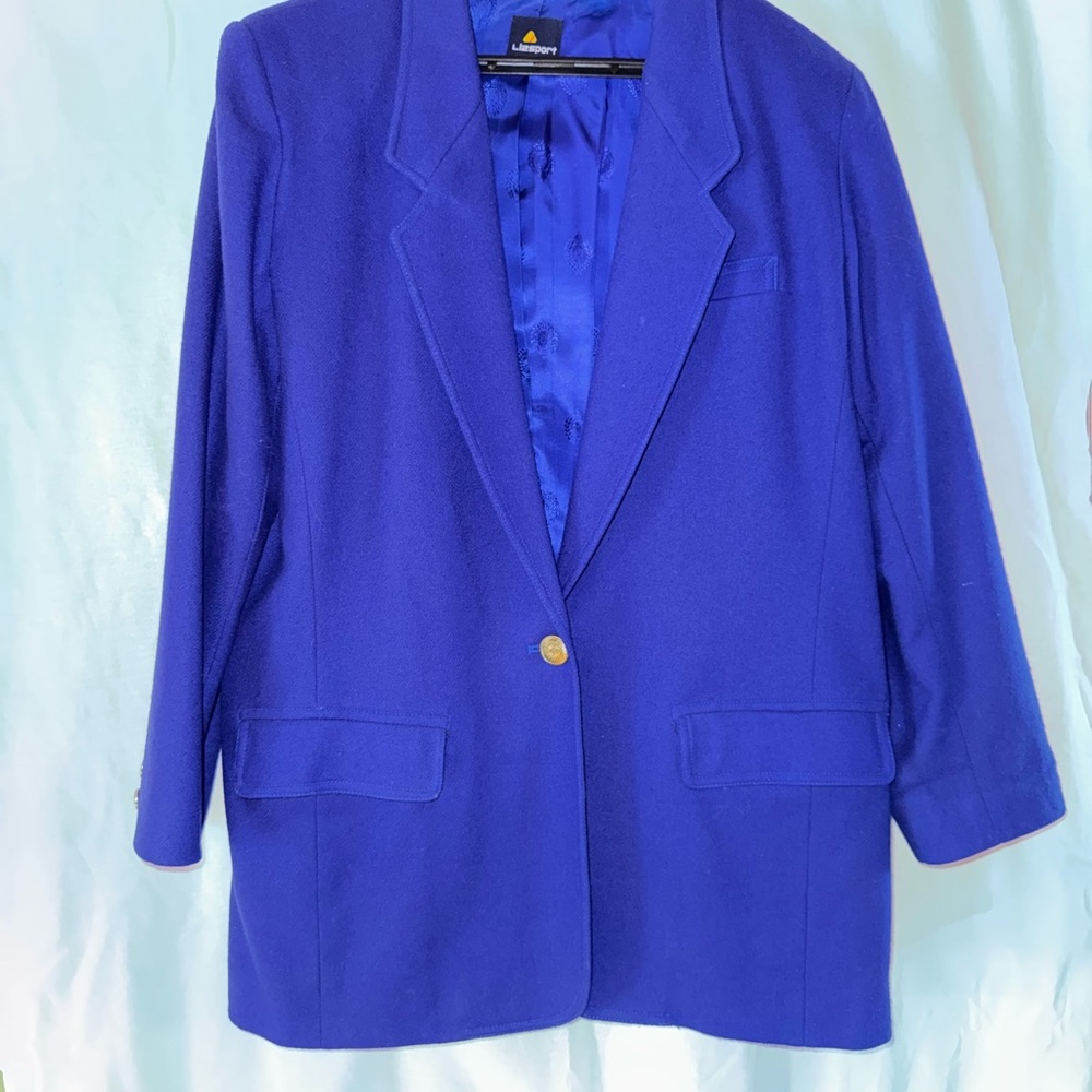 Vintage 100% Wool Blazer Size 12. Excellent condition.